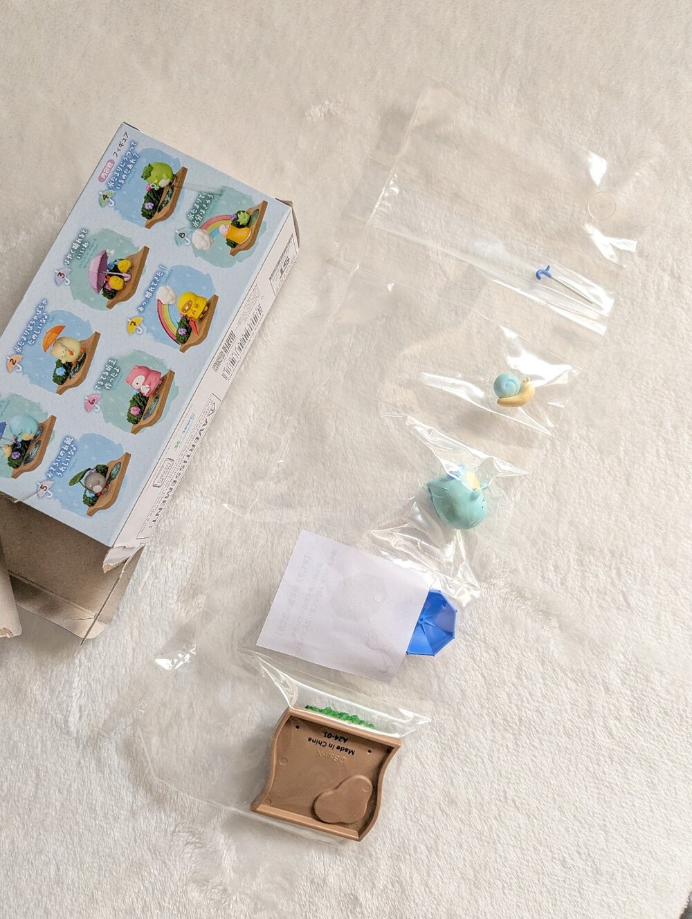 ❤️ Sumikko Gurashi Walking On A Rainy Day Blind Box Tokage & Nisetsumuri - Picture 5 of 11